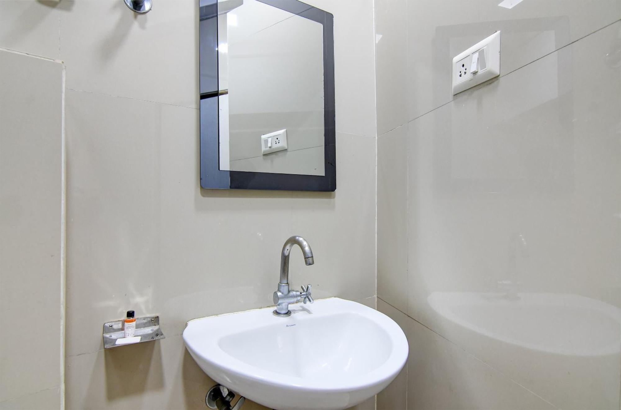 Hotel Q Inn Καλκούτα Εξωτερικό φωτογραφία