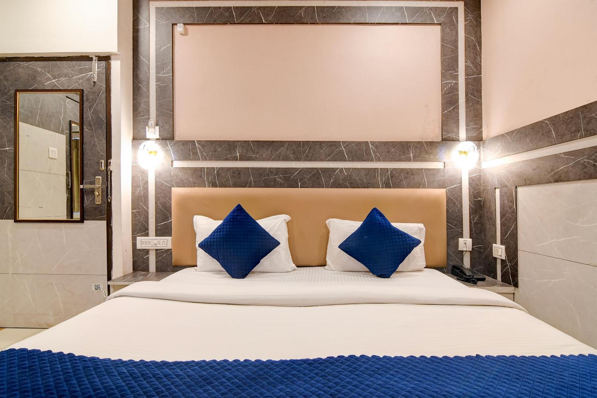 Hotel Q Inn Καλκούτα Εξωτερικό φωτογραφία