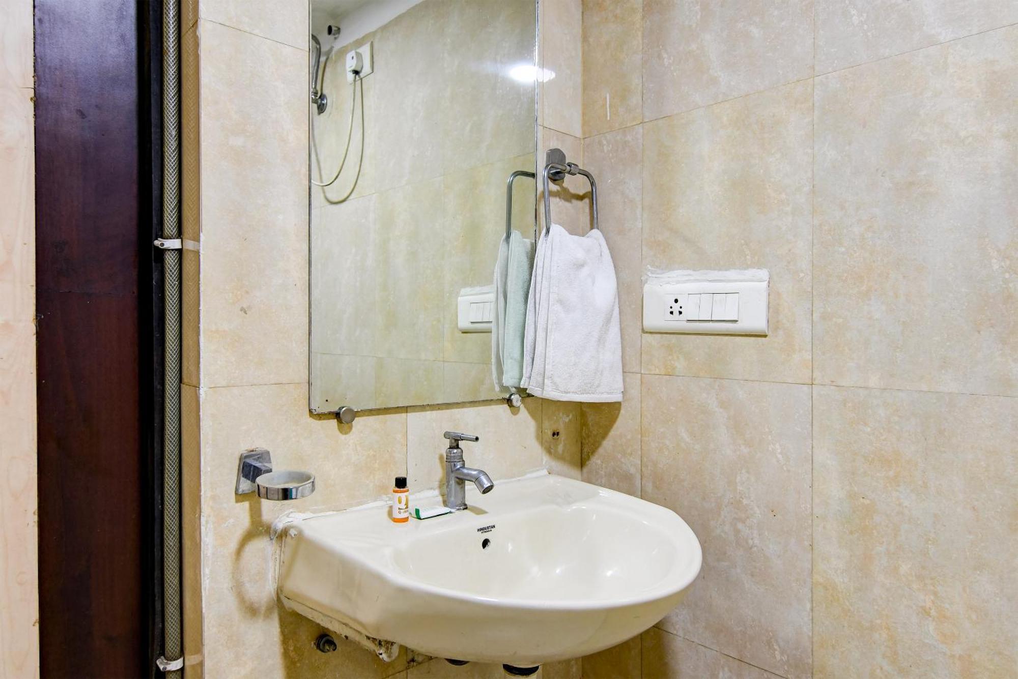 Hotel Q Inn Καλκούτα Εξωτερικό φωτογραφία